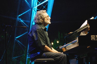 foto_luis_bacalov_piano.jpg