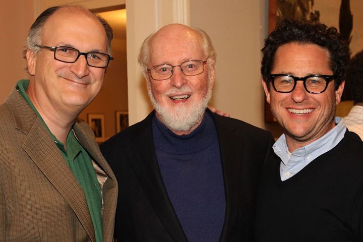John Williams (al centro) insieme al regista J.J. Abrams (a destra) e al direttore artistico della Boston Symphony Mark Volpe (a sinistra)