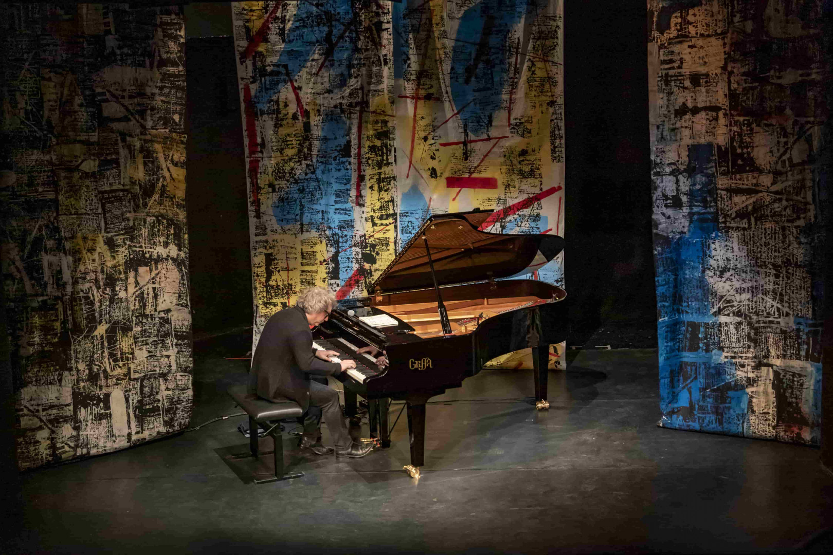 foto remo anzovino show teatro filodrammatici 17 marzo 2025 prandoni 08792 min