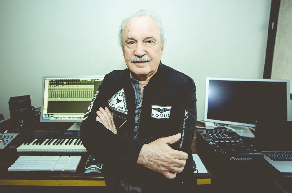 foto giorgio moroder anziano studio