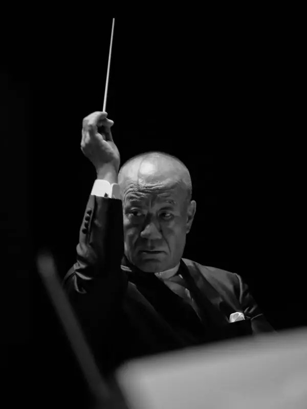 foto joe hisaishi podio