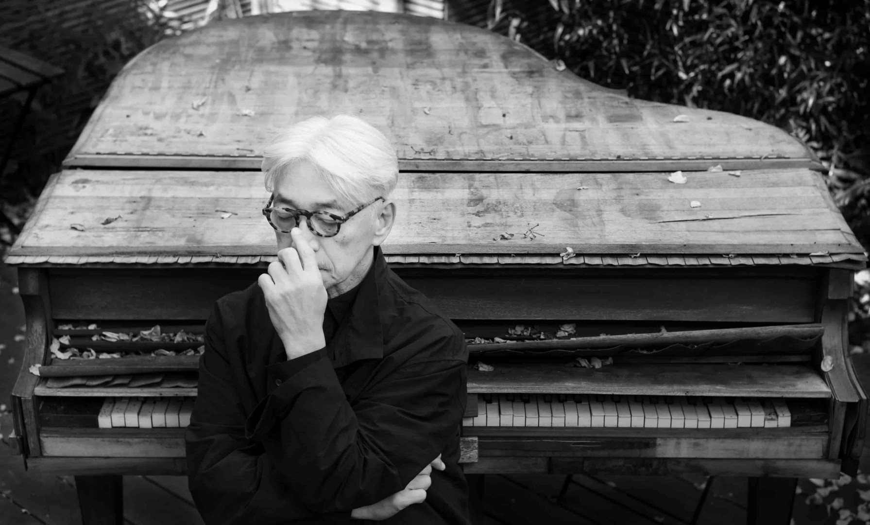 foto ryuichi sakamoto pianoforte bn
