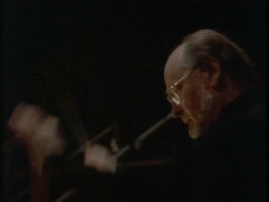  Il compositore John Williams durante le sessioni di registrazione de L'ultima Crociata