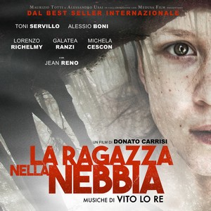 cover la ragazza nella nebbia