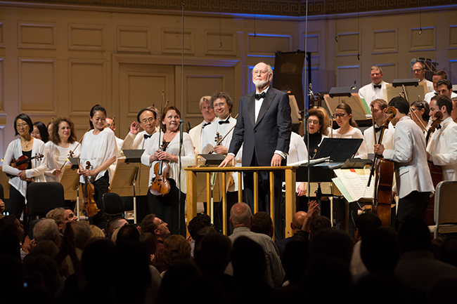 John Williams dirige i Boston Pops nel concerto Film Night alla SymphonyHall (Foto di Michael Blanchard)