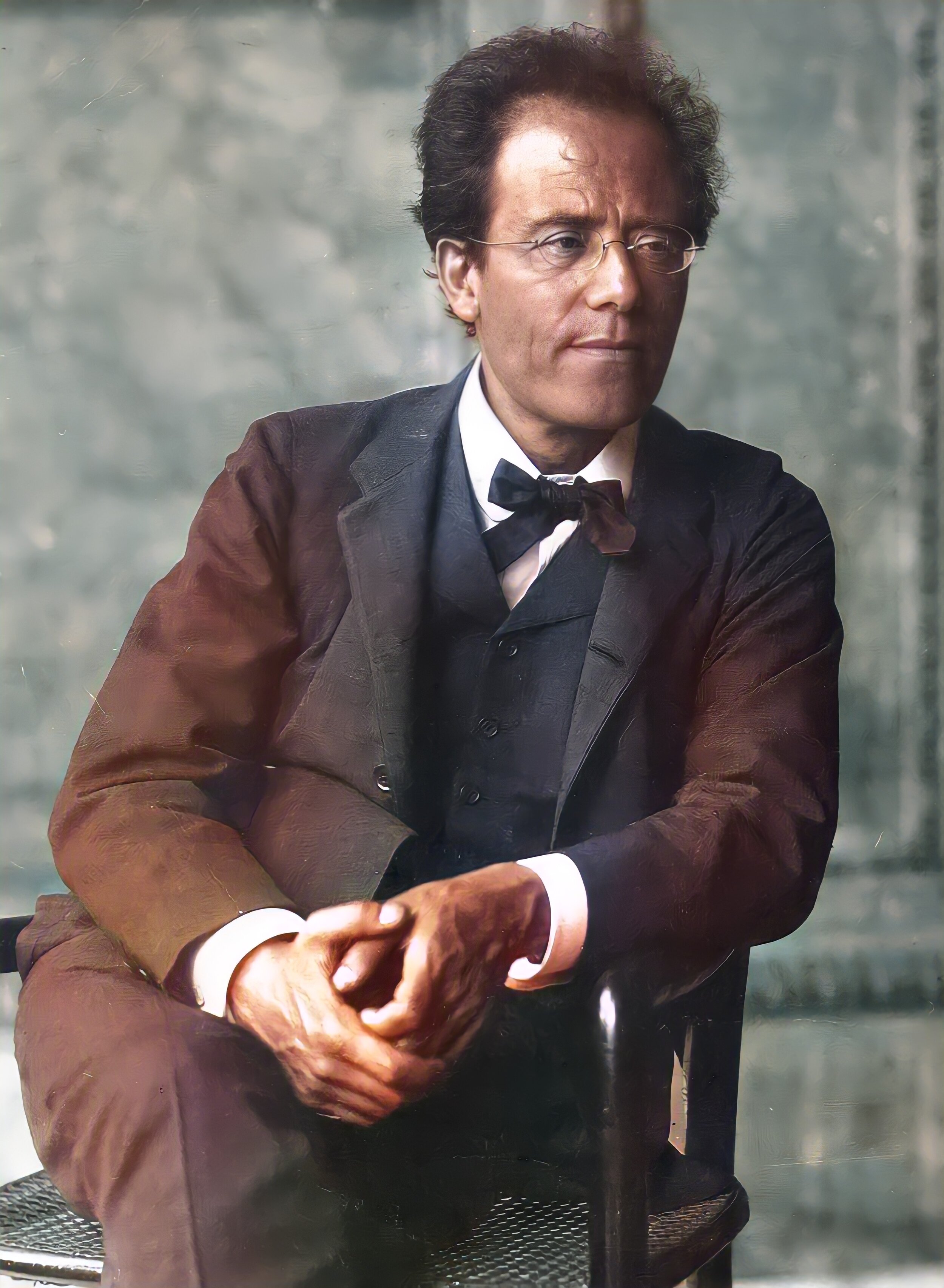 foto gustav mahler seduto