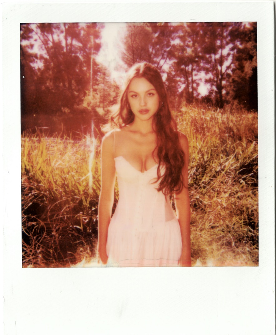 foto olivia rodrigo polaroid